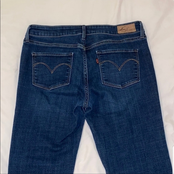 Women’s Mid Rise Straight Levi Jeans - Picture 3 of 4